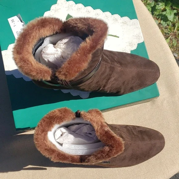 Roz Hommerson Suede Ankle Boots - Picture 3 of 5